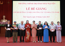 Bế giảng Lớp Bồi dưỡng cán bộ làm công tác văn hóa, văn nghệ năm 2025