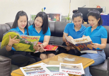 Những người làm văn nghệ phía sau trang báo