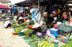 Chợ phiên giữa lòng phố thị