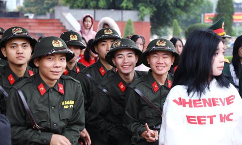 Hơn 2.000 thanh niên Thái Nguyên lên đường nhập ngũ
