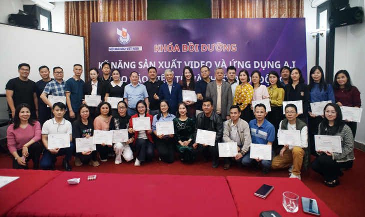 Tập huấn kỹ năng sản xuất video và ứng dụng AI cho báo điện tử trên thiết bị di động