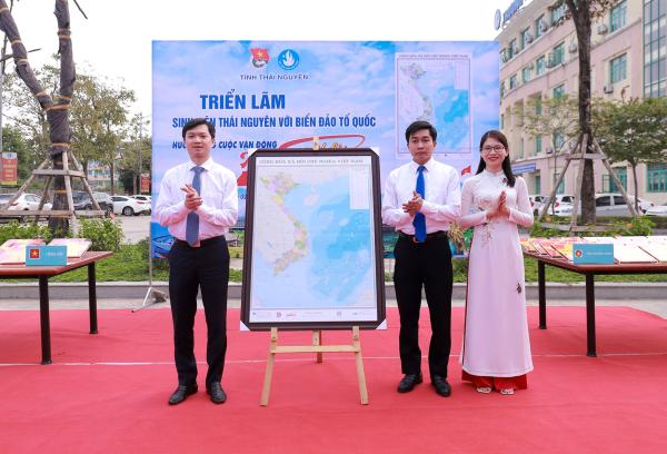 Bản đồ Việt Nam tại Triển lãm “Sinh viên Thái Nguyên với biển đảo Tổ quốc”