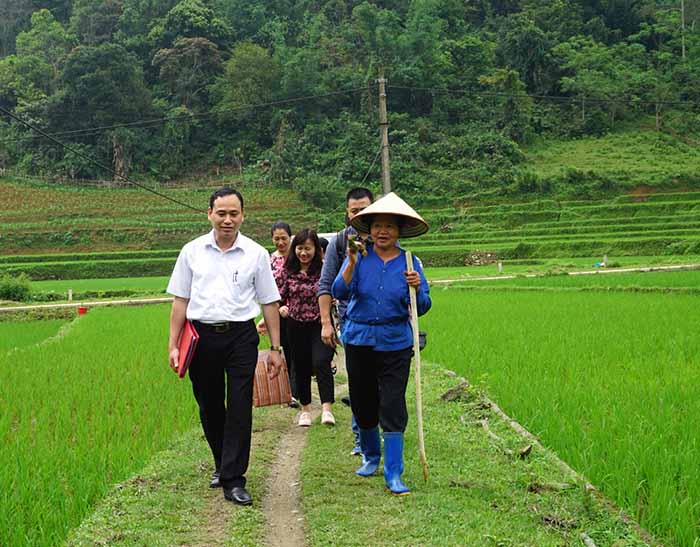 Đoàn công tác đến gặp cựu Thanh niên xung phong Cà Thị Phương tại xã Nhạn Môn, huyện Pác Nặm, tỉnh Bắc Cạn