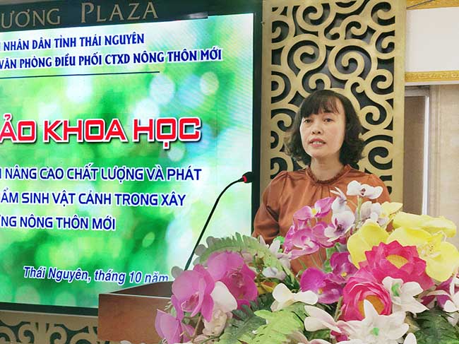 Bà Đào Thị Dung, Chủ tịch Hội Làm vườn tỉnh Thái Nguyên tham luận