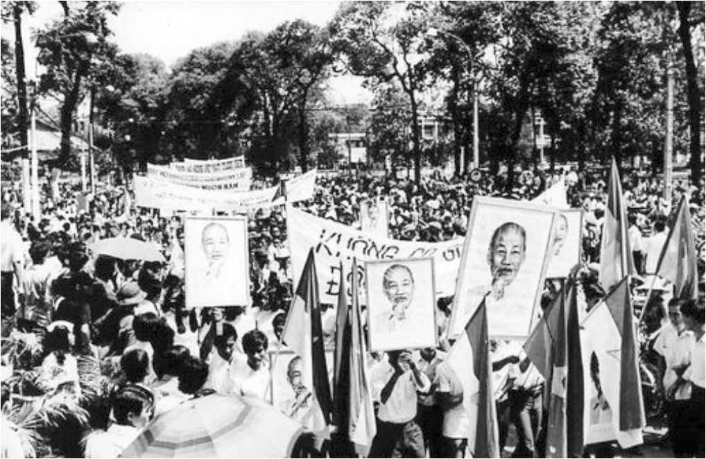 Nhân dân Miền Nam hân hoan trong ngày vui toàn thắng 1975. Nguồn: qdnd.vn