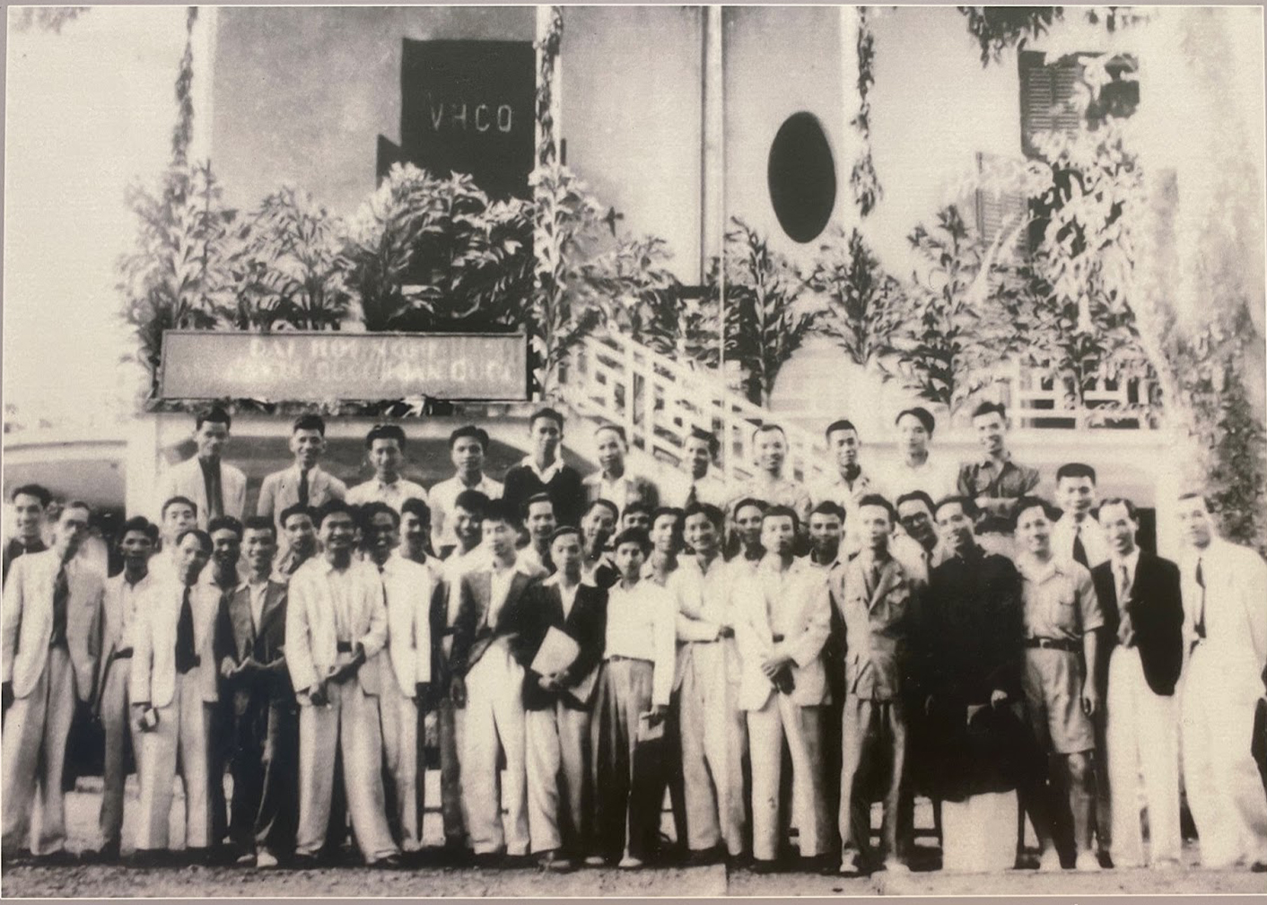 Các đại biểu dự Hội nghị Văn hoá toàn quốc lần thứ nhất, tháng 11/1946 (Nguồn: Bảo tàng Lịch sử Quốc gia)