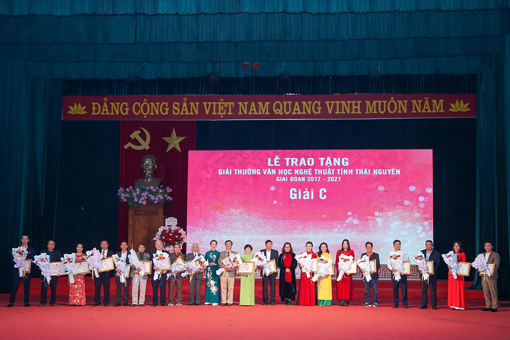 Tôn vinh tài năng trong lĩnh vực Văn học nghệ thuật