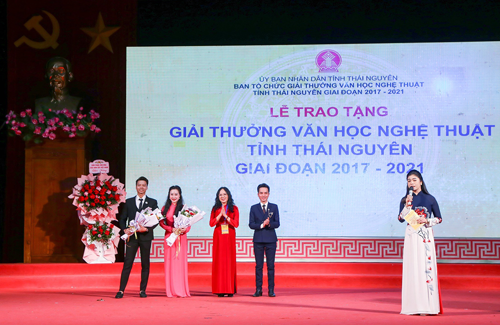 Tôn vinh tài năng trong lĩnh vực Văn học nghệ thuật