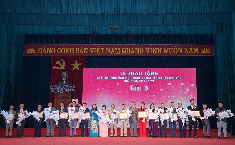 Tôn vinh tài năng trong lĩnh vực Văn học nghệ thuật