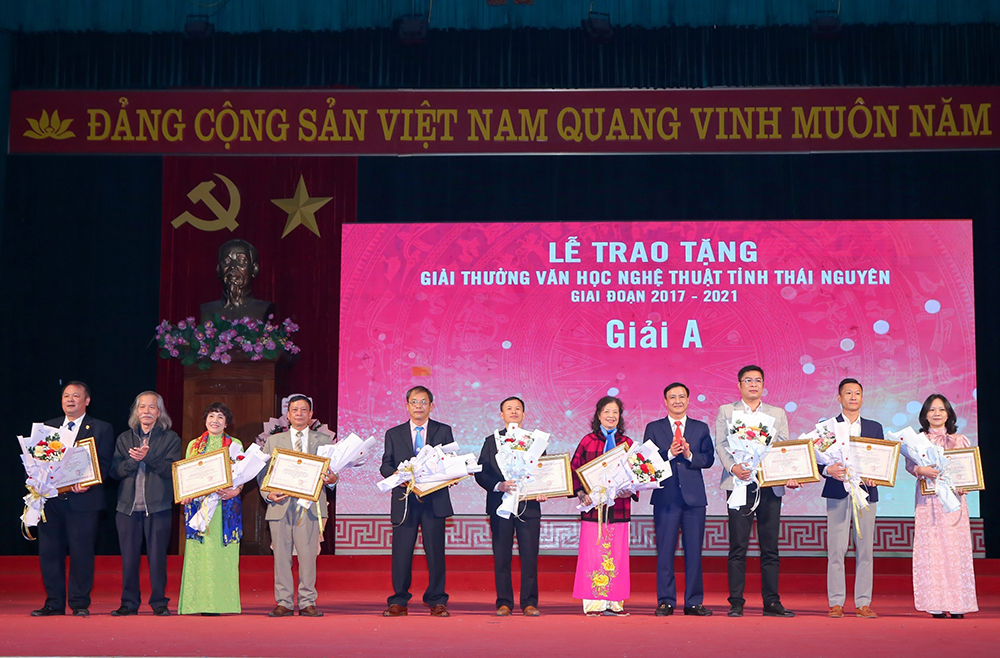 Tôn vinh tài năng trong lĩnh vực Văn học nghệ thuật