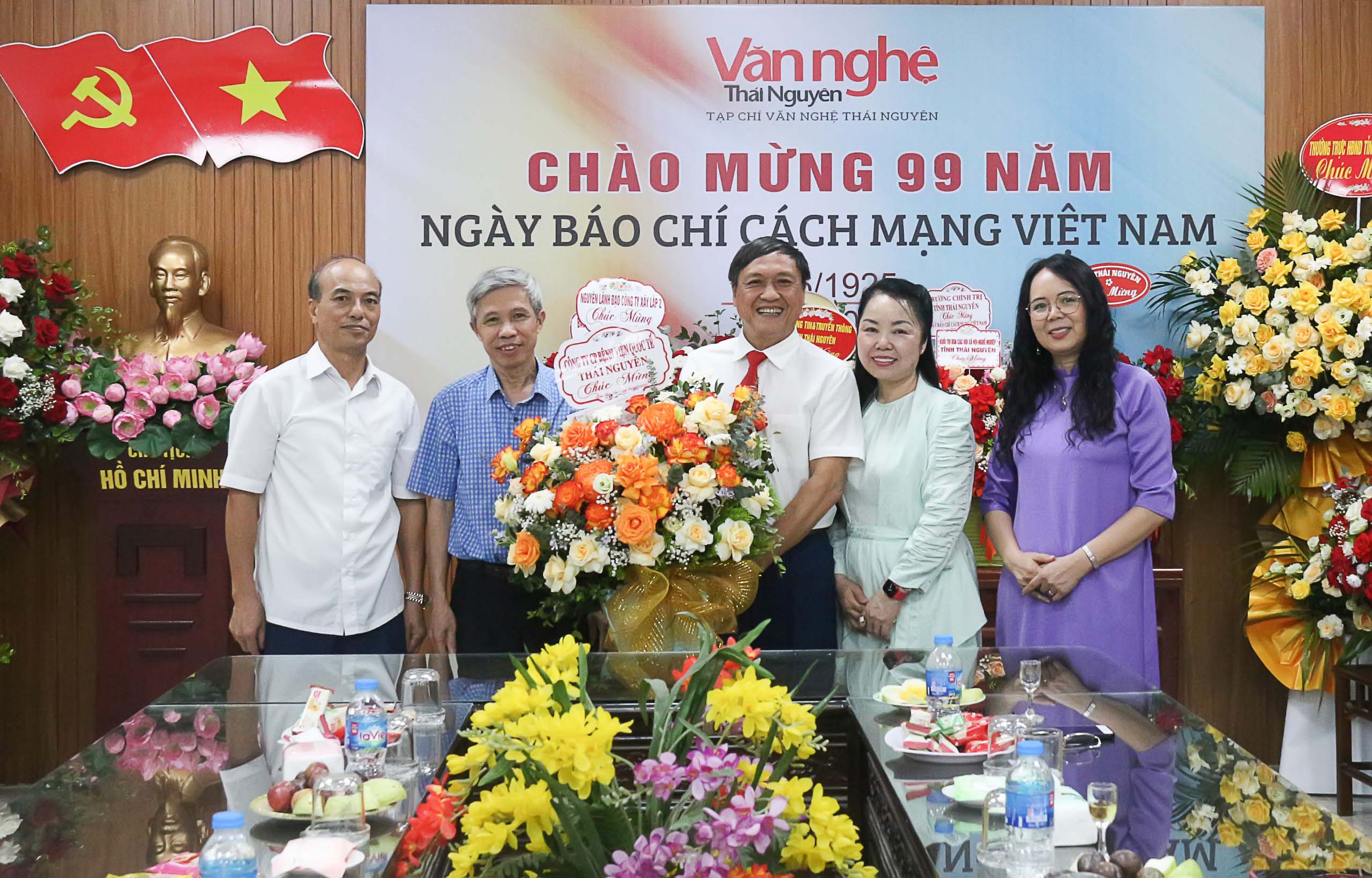 Các cơ quan, đơn vị chúc mừng Tạp chí Văn nghệ Thái Nguyên nhân Ngày Báo chí Cách mạng Việt Nam