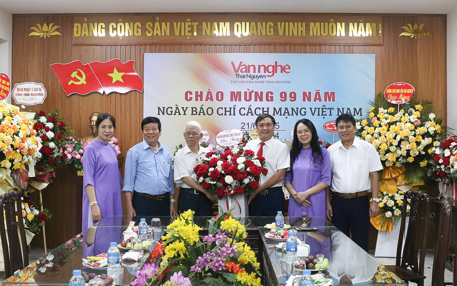 Các cơ quan, đơn vị chúc mừng Tạp chí Văn nghệ Thái Nguyên nhân Ngày Báo chí Cách mạng Việt Nam