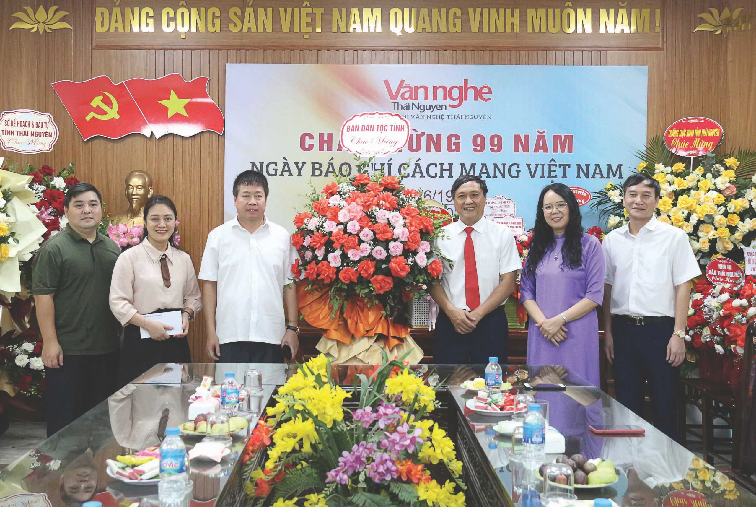 Ban Dân tộc tỉnh chúc mừng