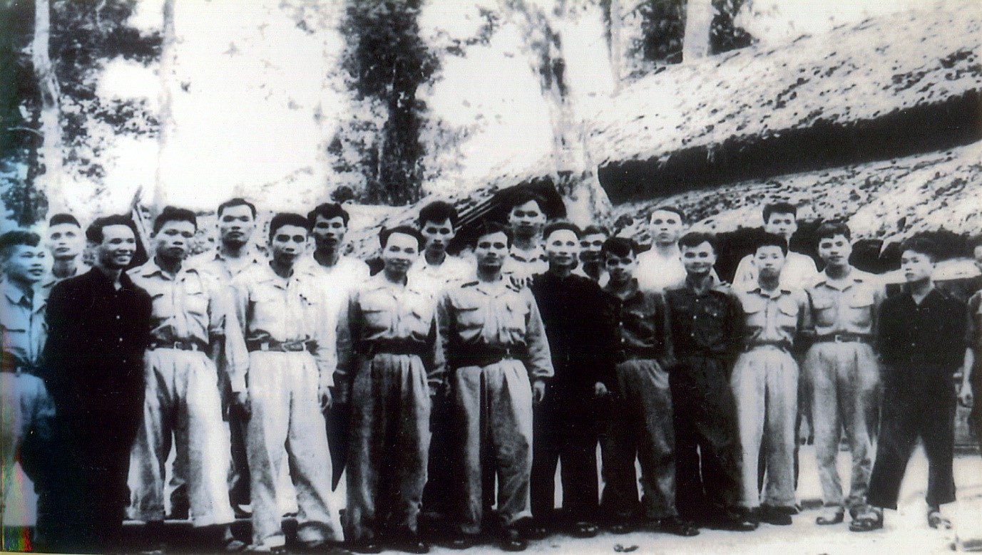 Các đồng chí trong Ban Xung phong Lào – Bắc năm 1948. Ảnh tư liệu lịch sử