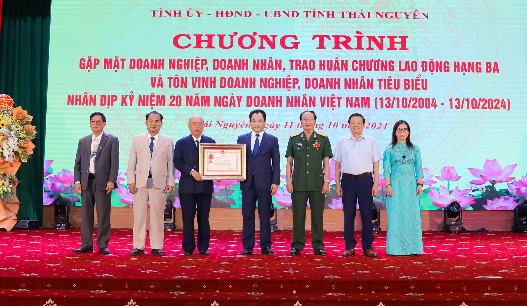 Tôn vinh doanh nghiệp, doanh nhân tiêu biểu nhân kỷ niệm Ngày Doanh nhân Việt Nam