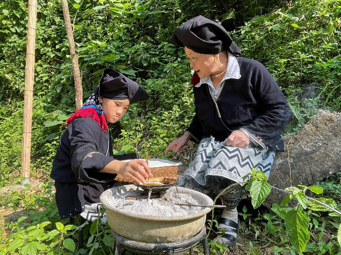 Trang phục dân tộc Dao Tiền, xóm Sưng, xã Cao Sơn, huyện Đà Bắc, tỉnh Hoà Bình