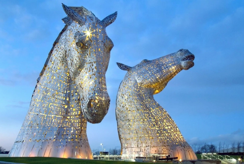 Tượng đài Kelpies nằm giữa hai thị trấn Falkirk và Grangemouth của Scotland - Anh