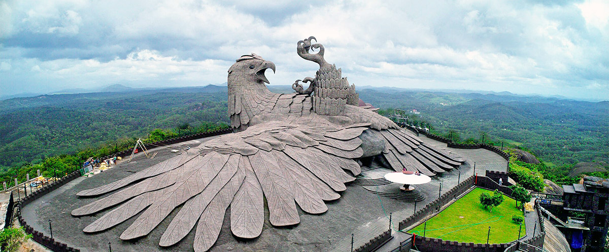 Tượng đài thần điểu Jatayu ở Chadayamangalam, Kollam - Kerala, Ấn Độ