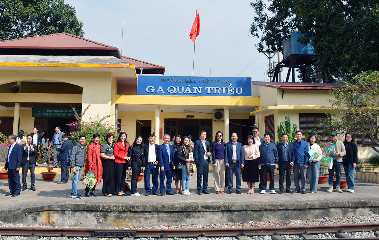 Chặng cuối của chuyến tàu thí điểm Hà Nội – Thái Nguyên là Ga Quán Triều. Các đại biểu, khách mời đã có một trải nghiệm thú vị