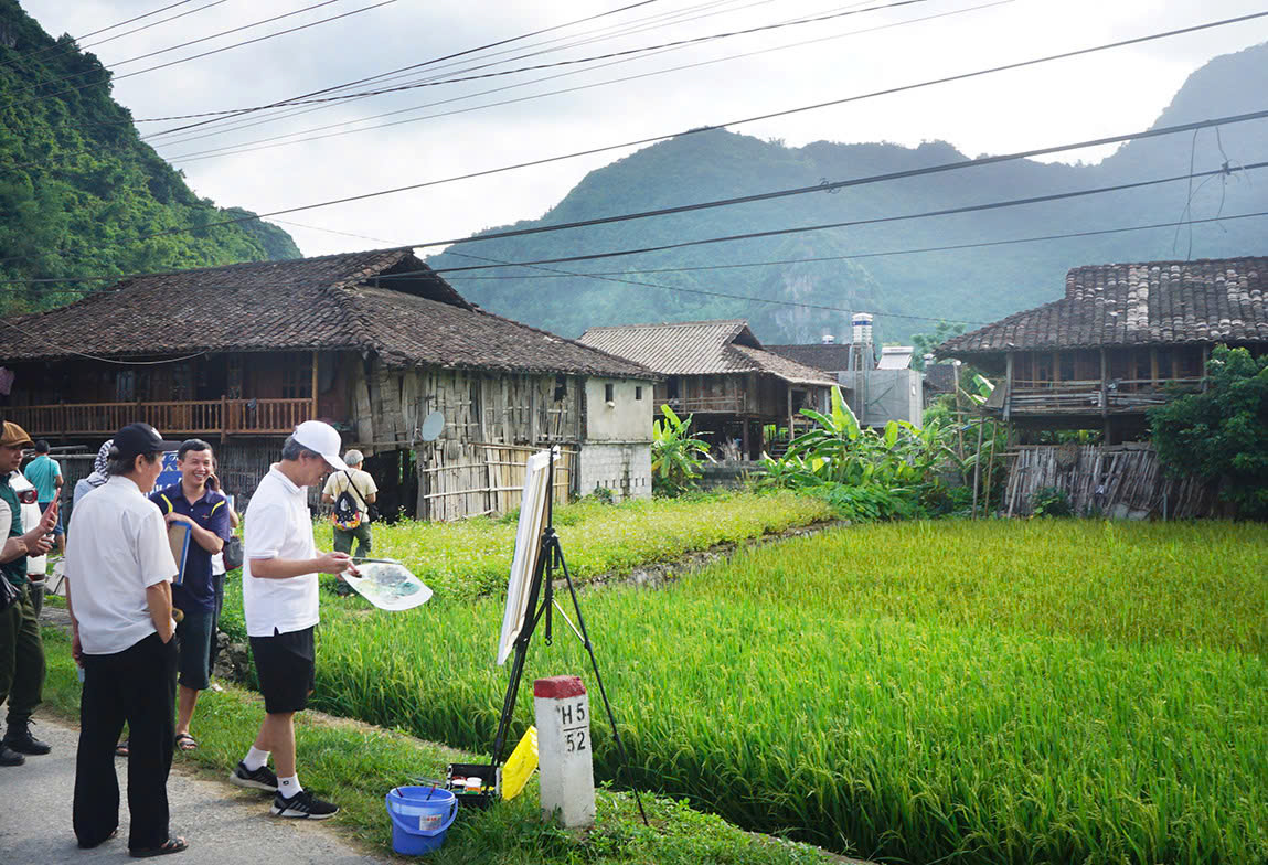 Năm 2024, Chi hội Mỹ thuật đã tổ chức cho anh em đi thực tế sáng tác tại Lạng Sơn. Ảnh: ĐT