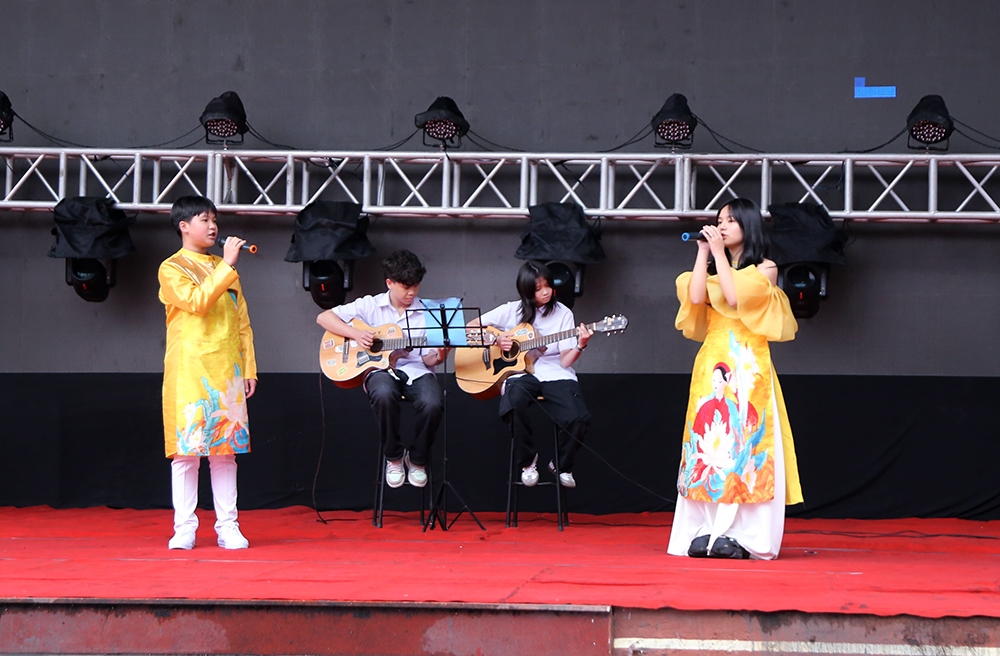 Hoàn tất công tác chuẩn bị cho Lễ hội thơ Nguyên tiêu “Tiếng ca người Việt Bắc”