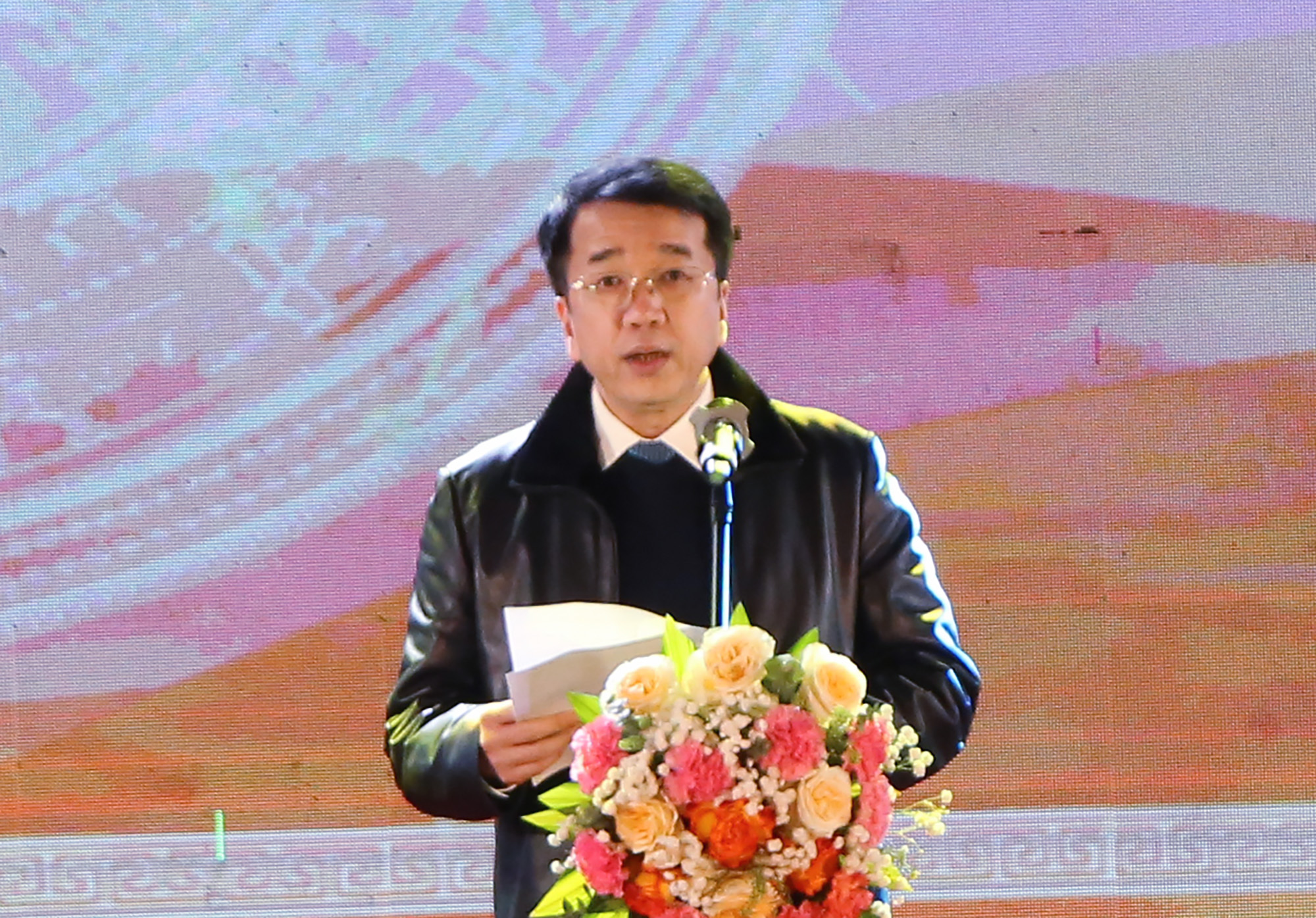 Đồng chí Phó Chủ tịch UBND tỉnh Nguyễn Thanh Bình phát biểu tại Đêm thơ Nguyên tiêu tỉnh Thái Nguyên 2024