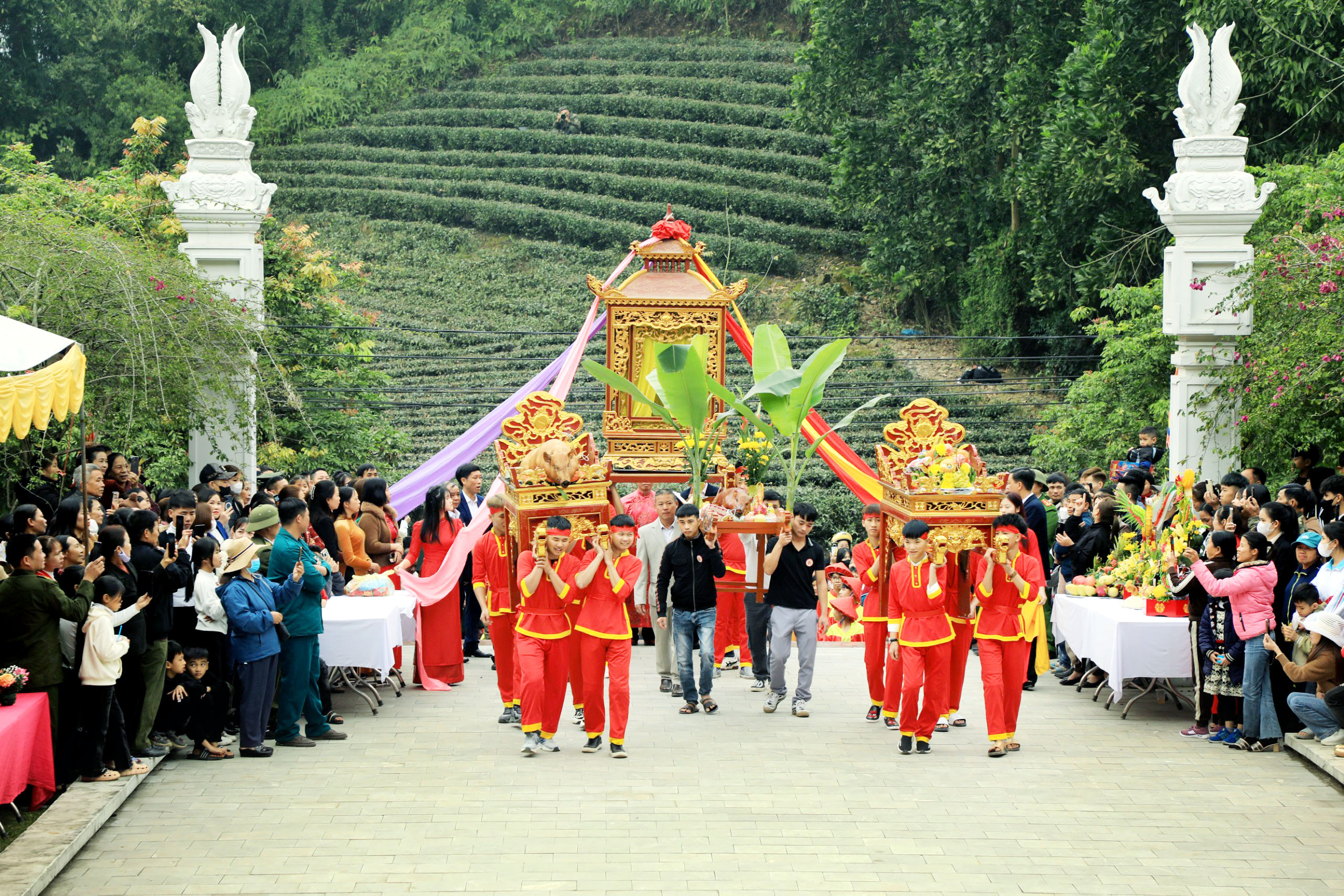 Lễ hội mùa xuân qua ống kính NSNA Việt Hùng