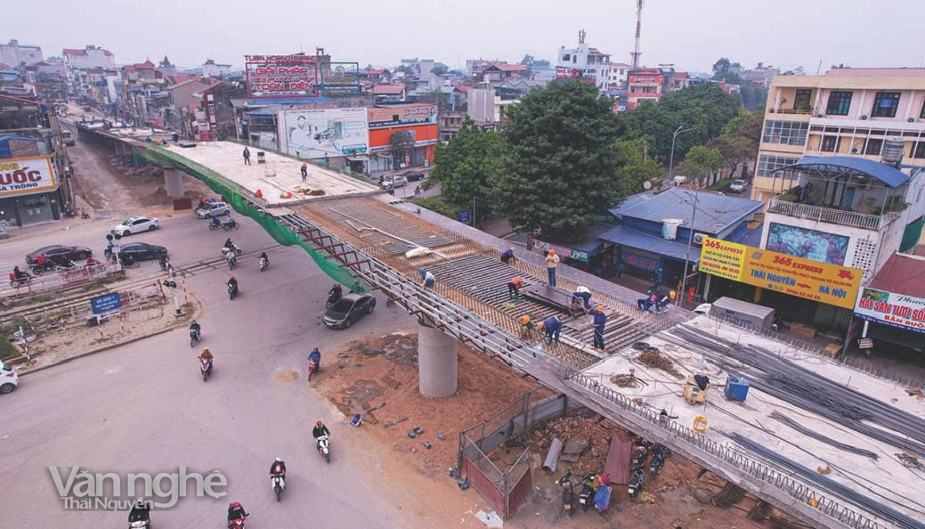 Cầu vượt đường sắt Hà Nội - Thái Nguyên (qua nút giao đường Quang Trung và đường Việt Bắc)