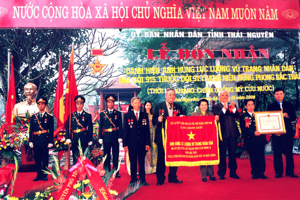 Năm 2009, Đại đội TNXP 915 được Nhà nước phong tặng danh hiệu Anh hùng Lực lượng vũ trang nhân dân