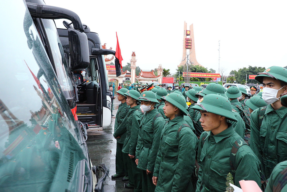Sáng nay trên 2 nghìn thanh niên Thái Nguyên lên đường nhập ngũ