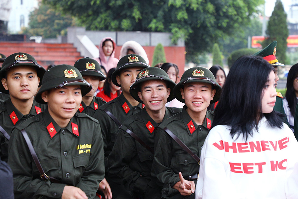 Sáng nay trên 2 nghìn thanh niên Thái Nguyên lên đường nhập ngũ