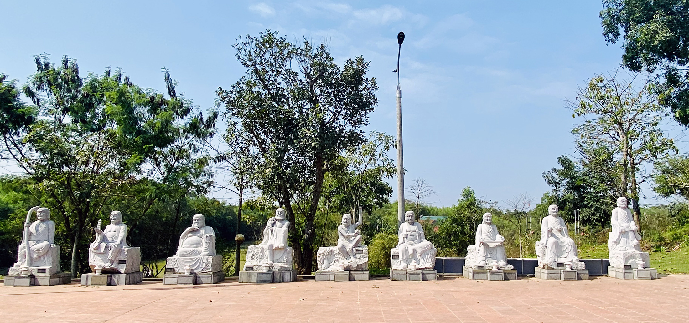 Các bức tượng La Hán