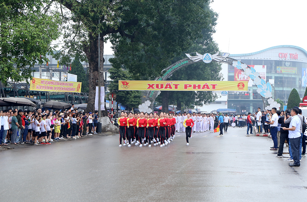 Trên 1.200 vận động viên tham gia Ngày chạy Olympic và giải Việt dã Tiền phong - Chạy tập thể tỉnh Thái Nguyên