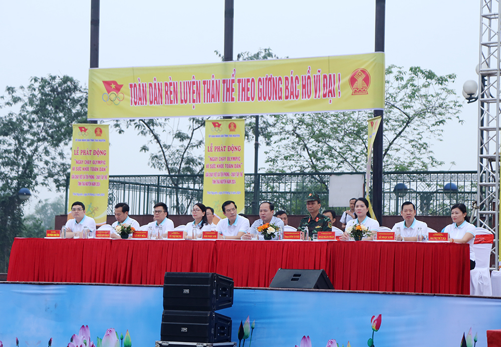 Trên 1.200 vận động viên tham gia Ngày chạy Olympic và giải Việt dã Tiền phong - Chạy tập thể tỉnh Thái Nguyên