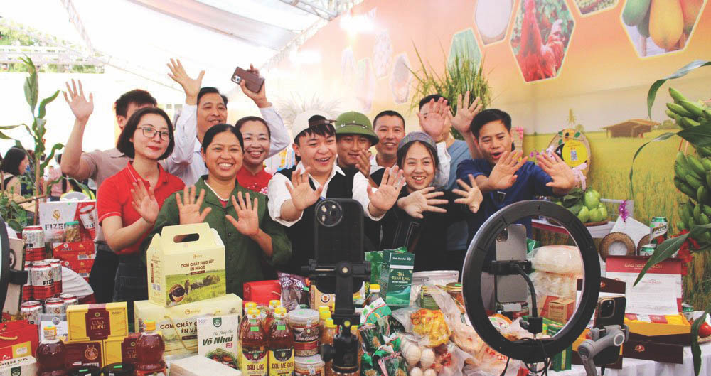 Các sản phẩm nông nghiệp của huyện Phú Bình được livestream trực tuyến trên các nền tảng mạng xã hội