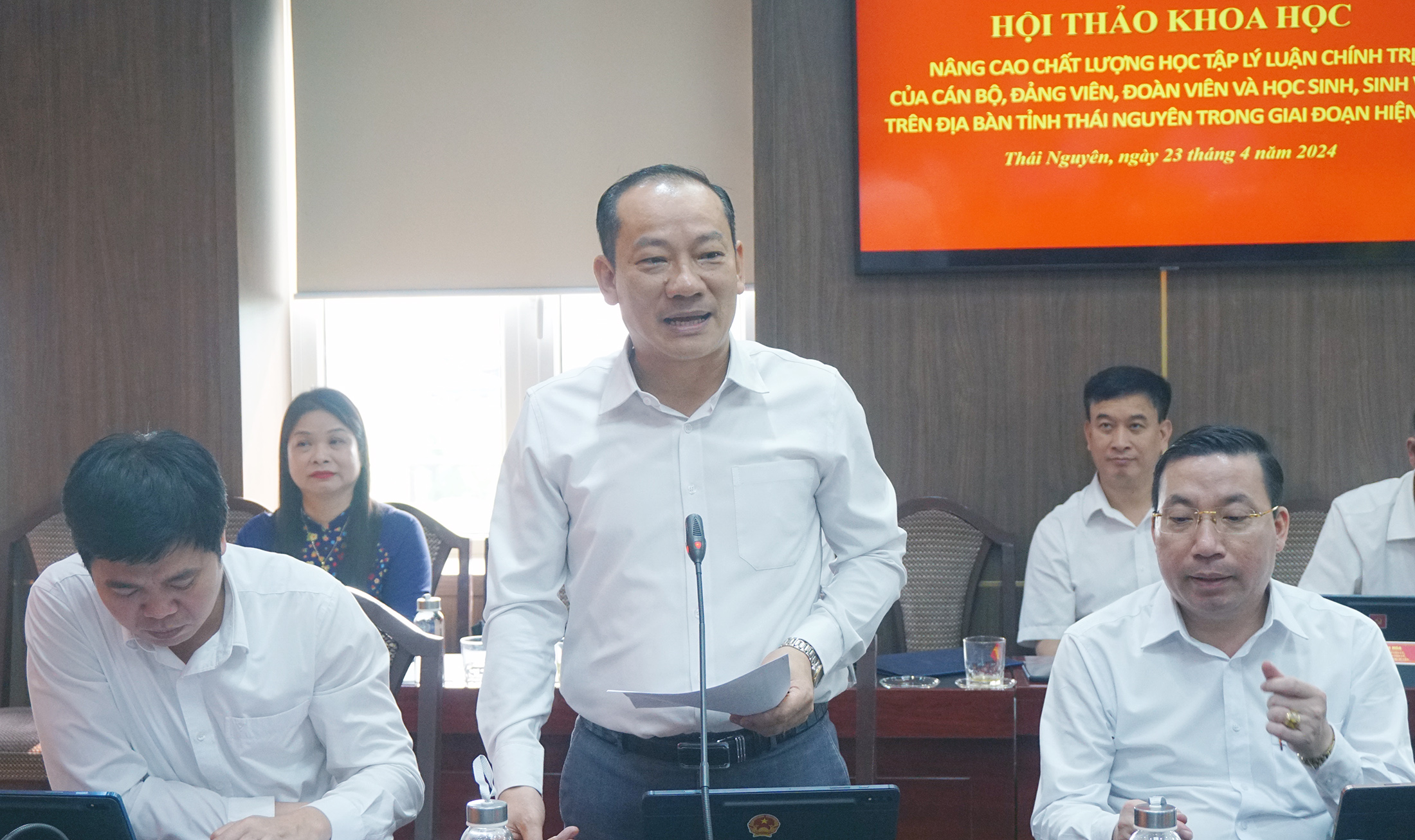 Đồng chí Nguyễn Mạnh Hà, Phó Bí thư Thường trực Thành ủy Thái Nguyên trình bày tham luận của đơn vị