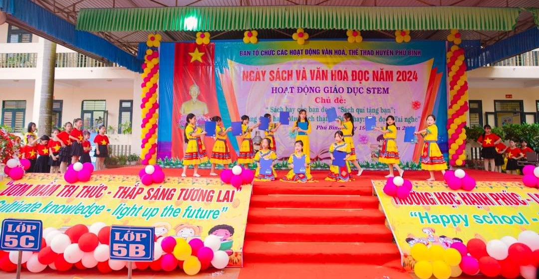 Tiết mục văn nghệ chào mừng Ngày sách và Văn hoá đọc Việt Nam  năm 2024 của trường Tiểu học Dương Thành