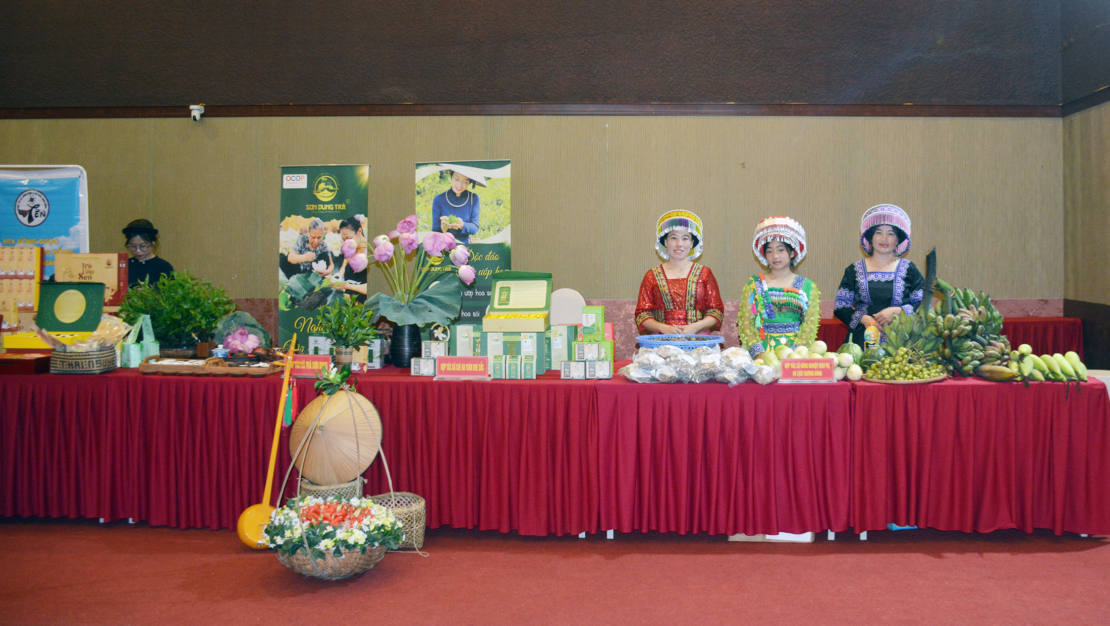 Không gian trưng bày các sản phẩm du lịch tiêu biểu của tỉnh Thái Nguyên bên lề Hội nghị