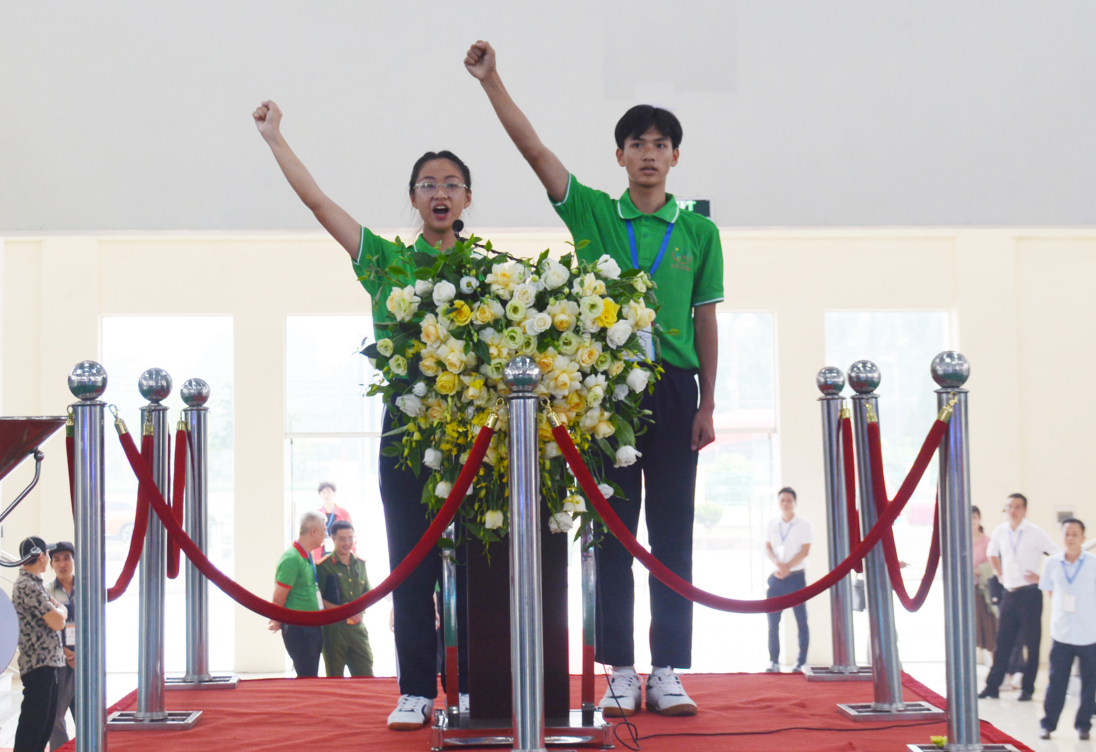 Các vận động viên tuyên thệ tại lễ khai mạc