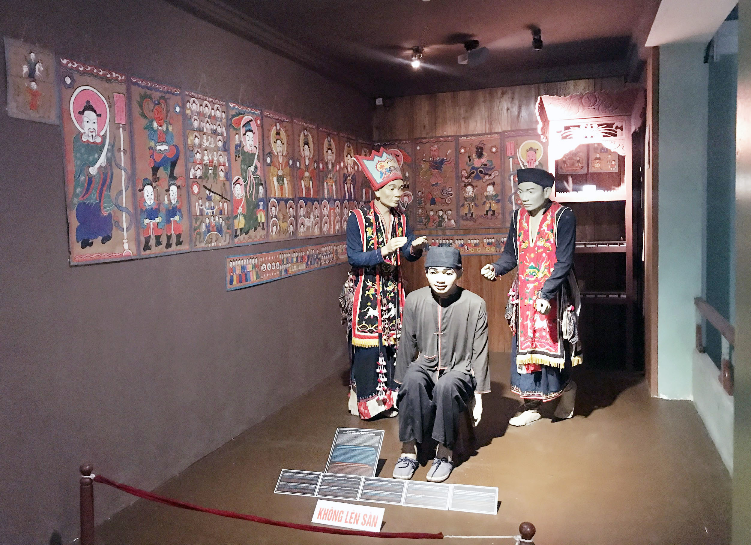 Tái hiện Nghi lễ Cấp sắc của người Dao Quần chẹt, tỉnh Tuyên Quang, tại phòng trưng bày Mông - Dao - Kadai - Tạng Miến, Bảo tàng Văn hóa các dân tộc Việt Nam