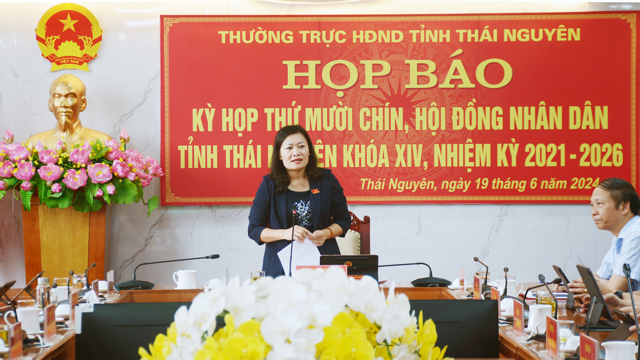 Phó Chủ tịch HĐND tỉnh Mai Thị Thúy Nga phát biểu kết luận