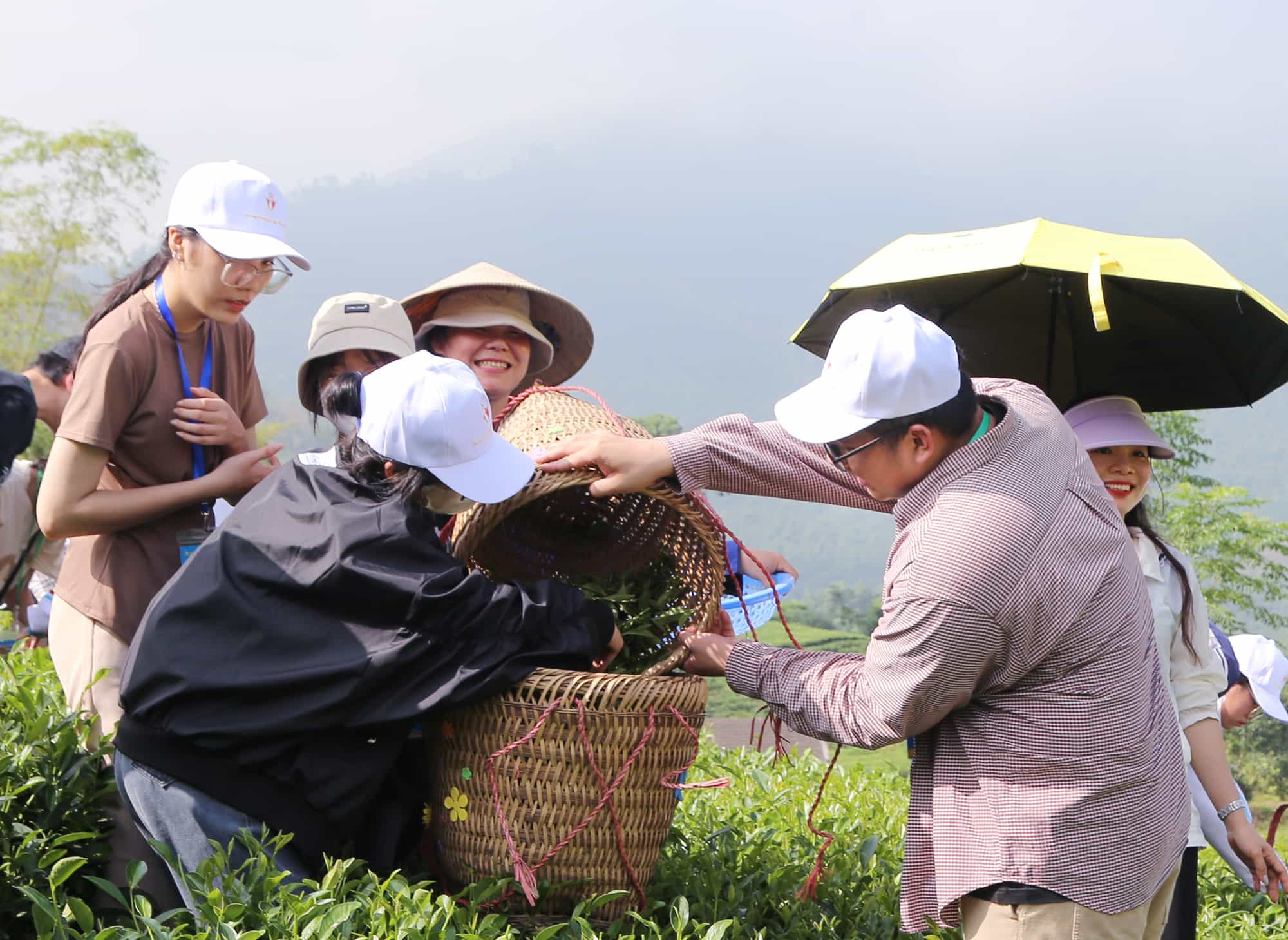 Bồi đắp tình yêu quê hương từ trải nghiệm thực tế