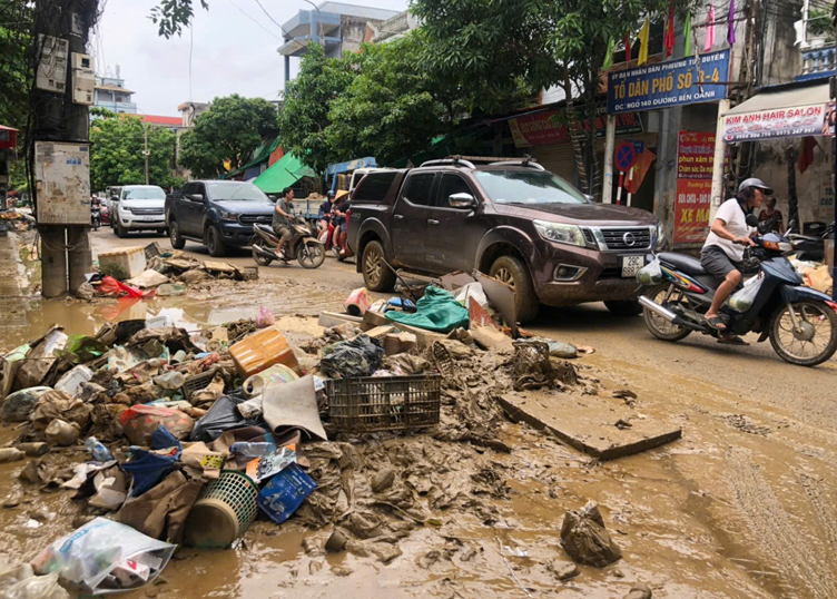 Các lực lượng chức năng cho biết trong ngày hôm nay tuyến phố sẽ được dọn dẹp sạch sẽ để người dân ổn định cuộc sống