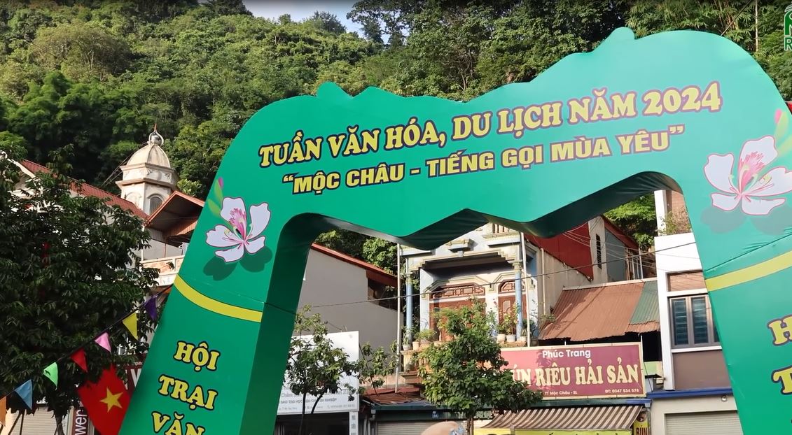 Cổng chào giới thiệu “Tuần văn hóa, du lịch năm 2024