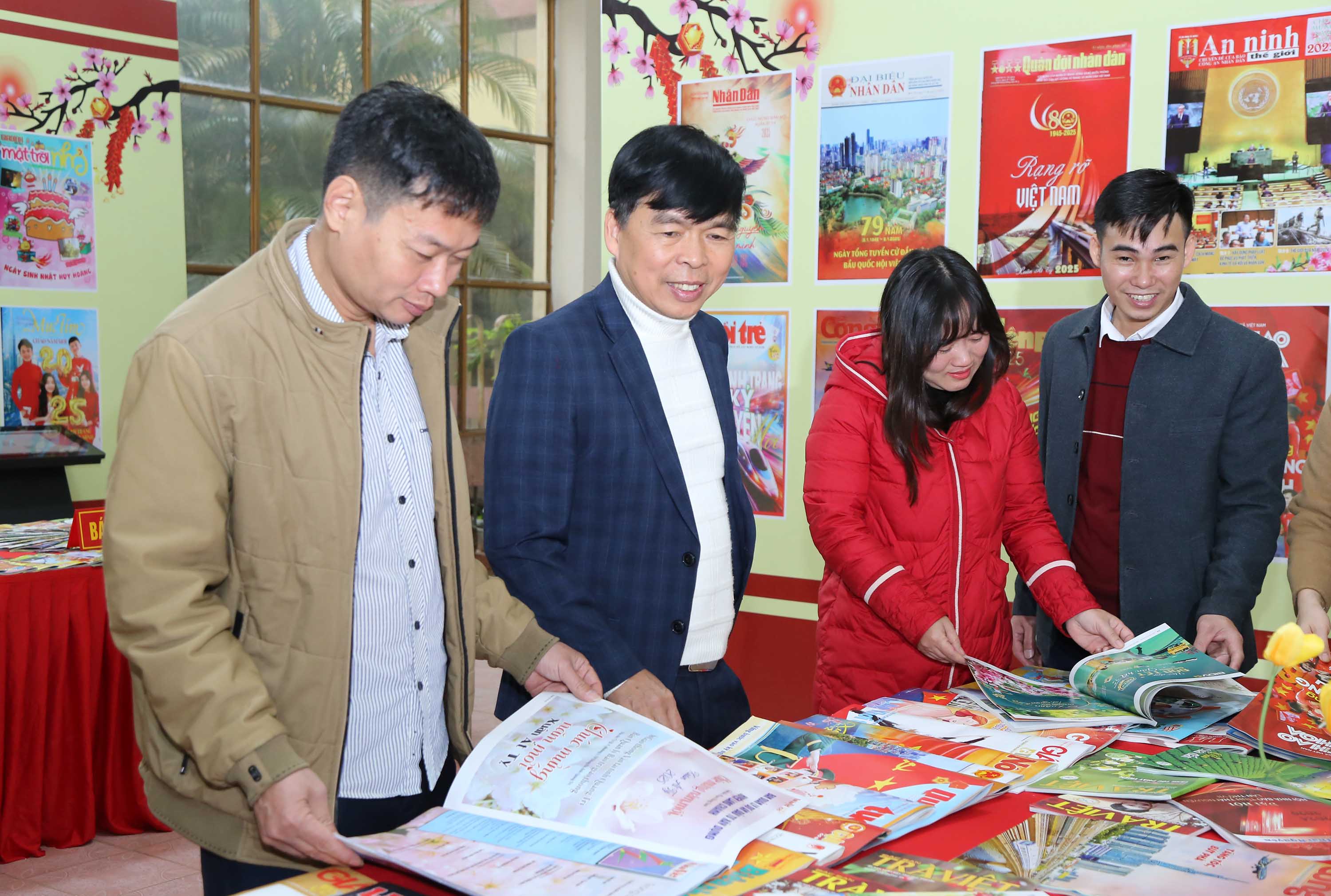 Khai trương Phòng đọc báo Xuân và Không gian trưng bày sách