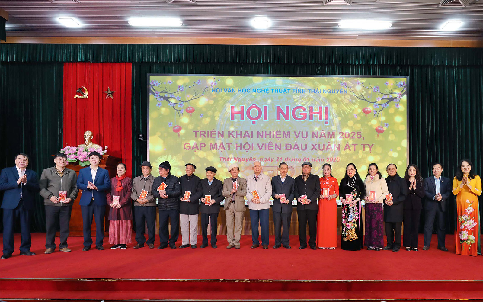 Ban Thường vị Hội chúc thọ các hội viên cao tuổi