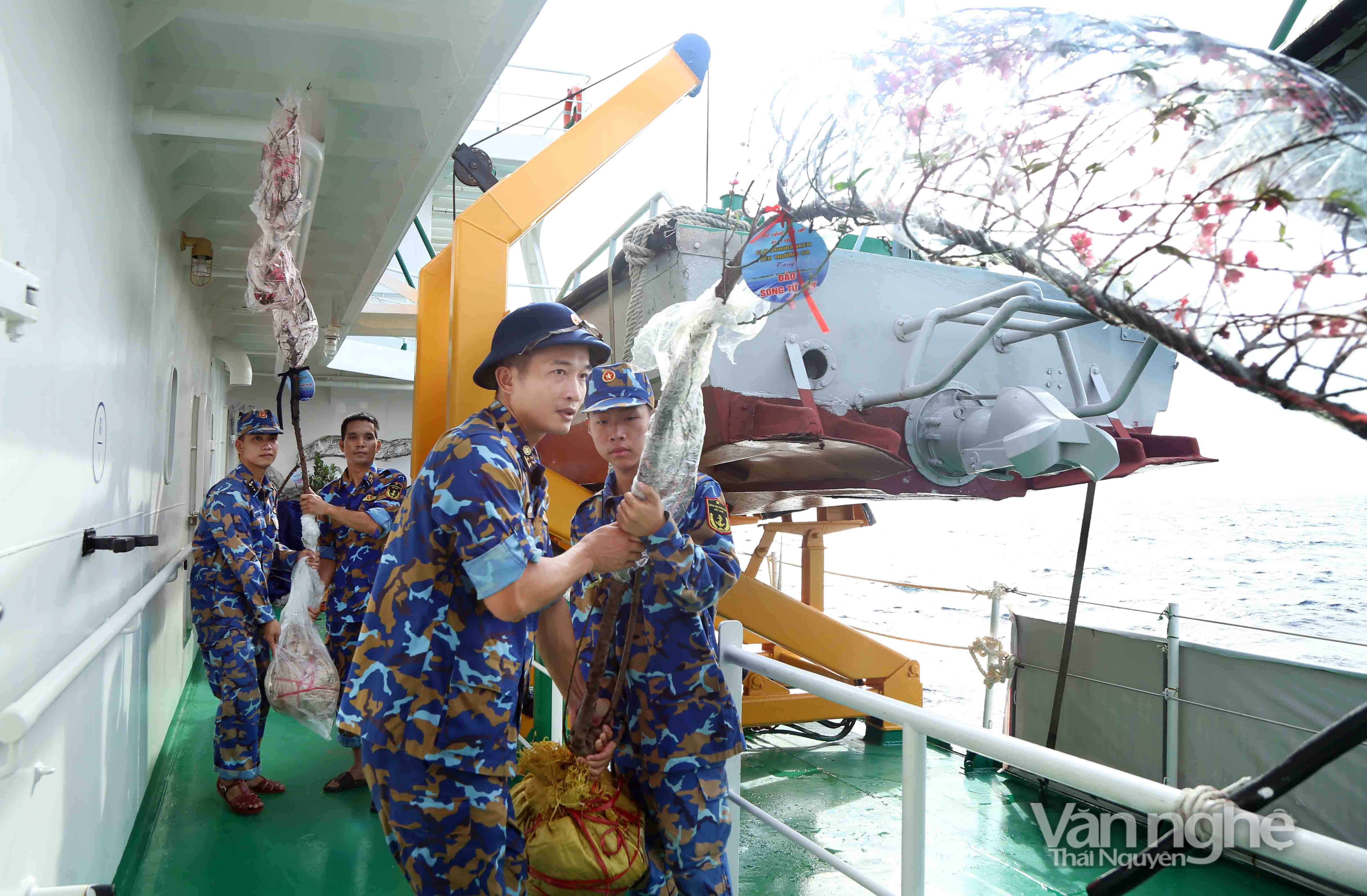 Tết ở nơi đầu sóng