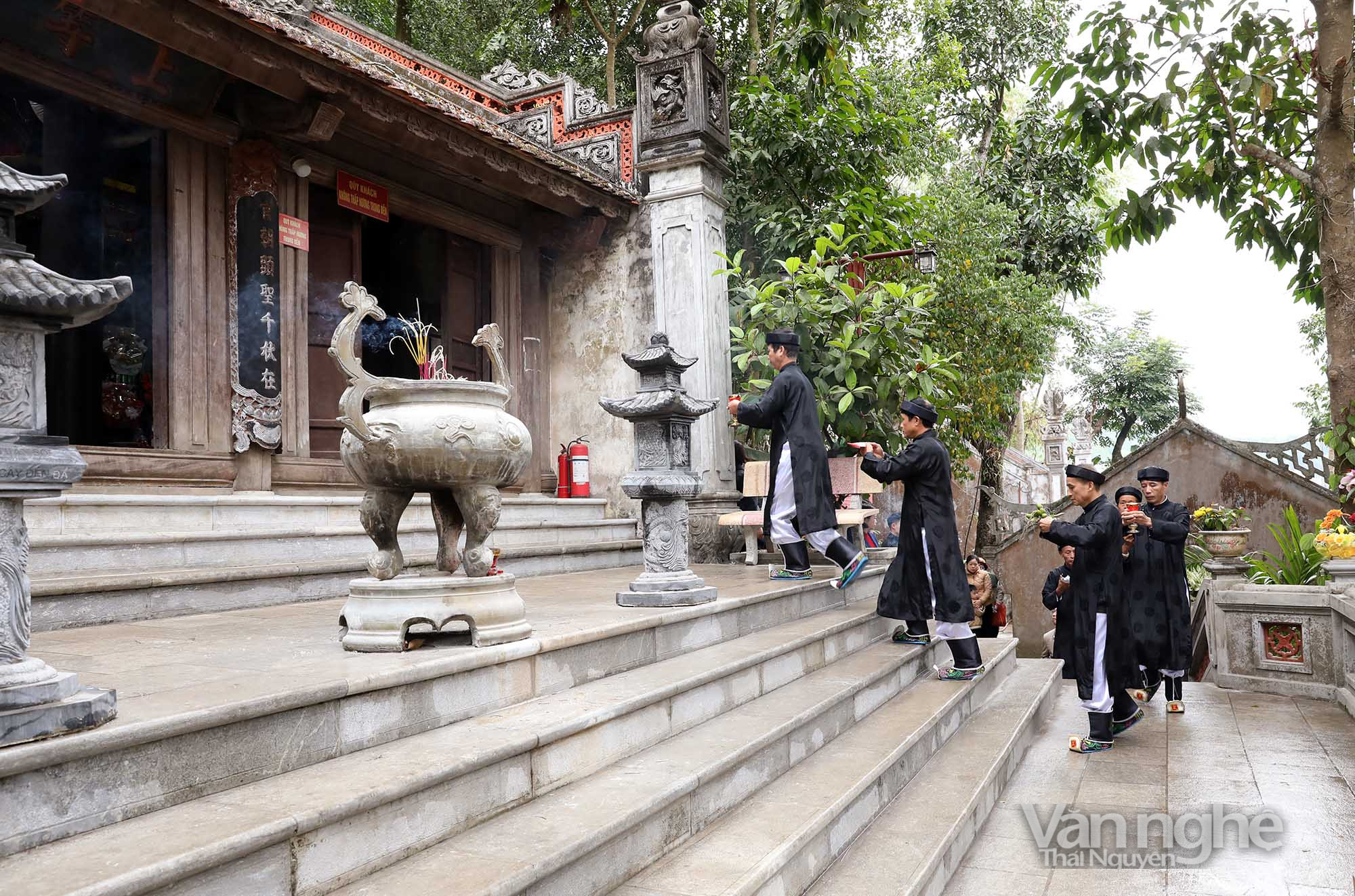 Hội Xuân trên vùng đất địa linh