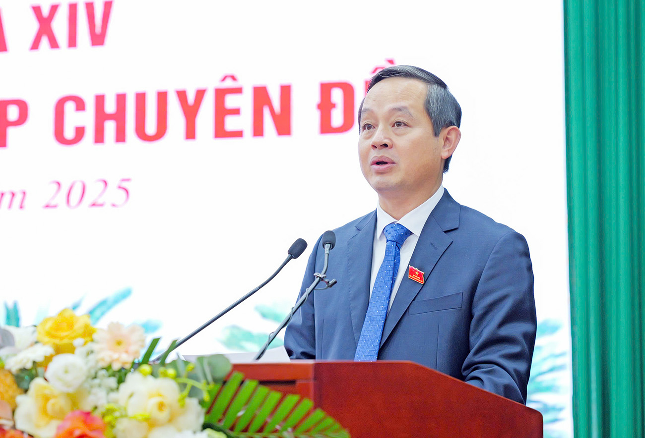 Đồng chí Phạm Hoàng Sơn, Phó Bí thư Thường trực Tỉnh ủy, Chủ tịch HĐND tỉnh phát biểu tại Kỳ họp