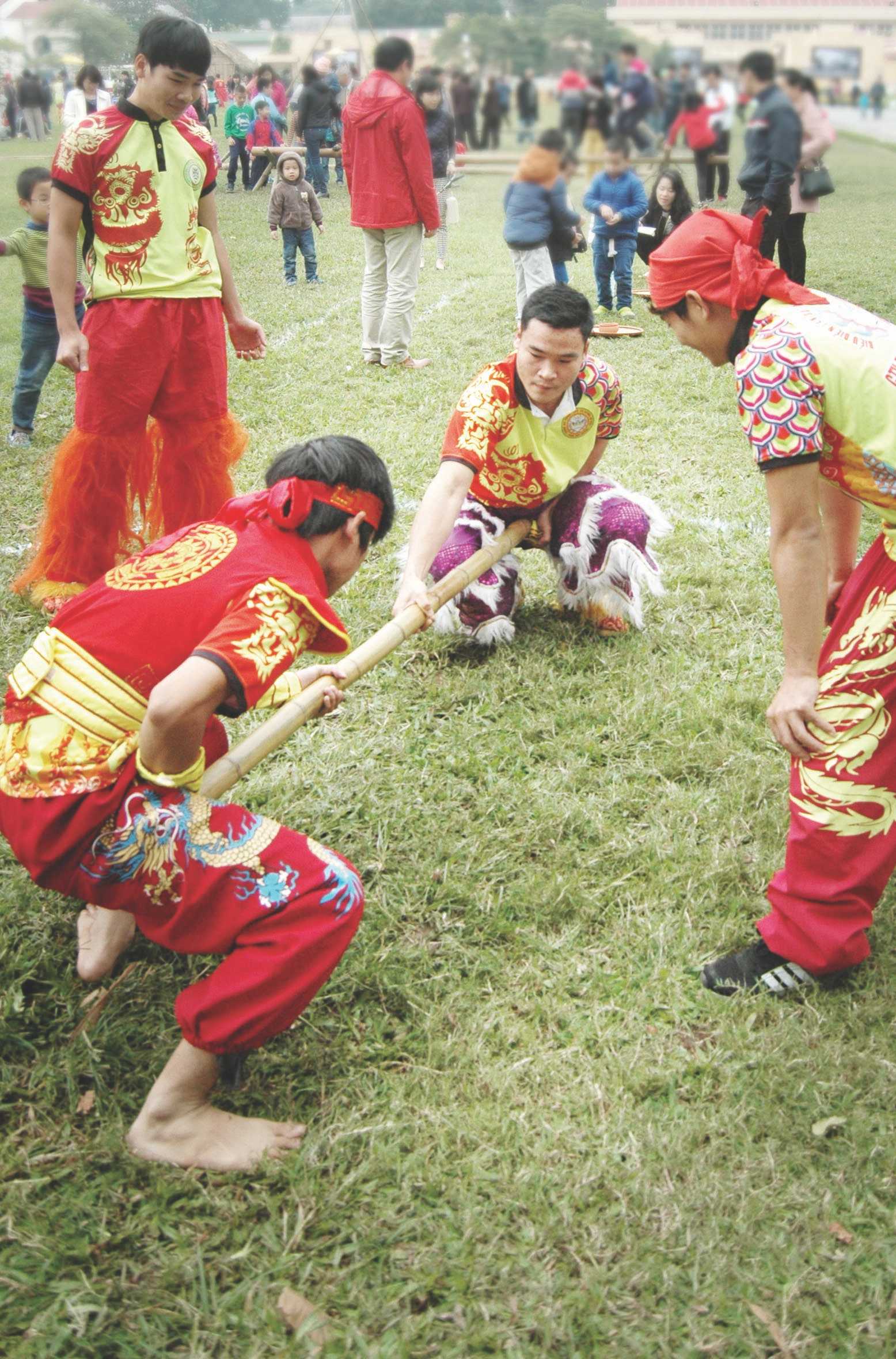 Mùa xuân về với hội làng